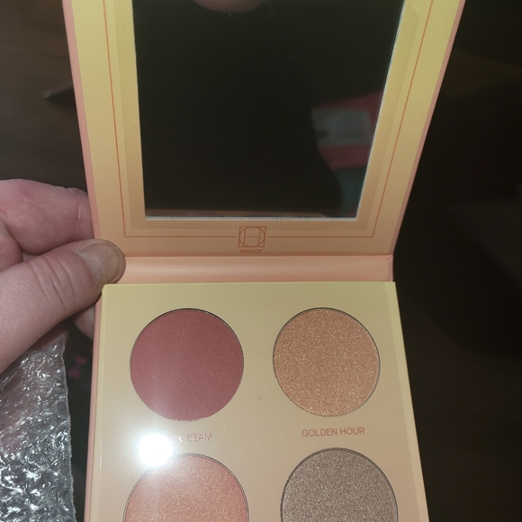 Hipdot Sungodess 4 Shade Face Pallette - Picture 3 of 4